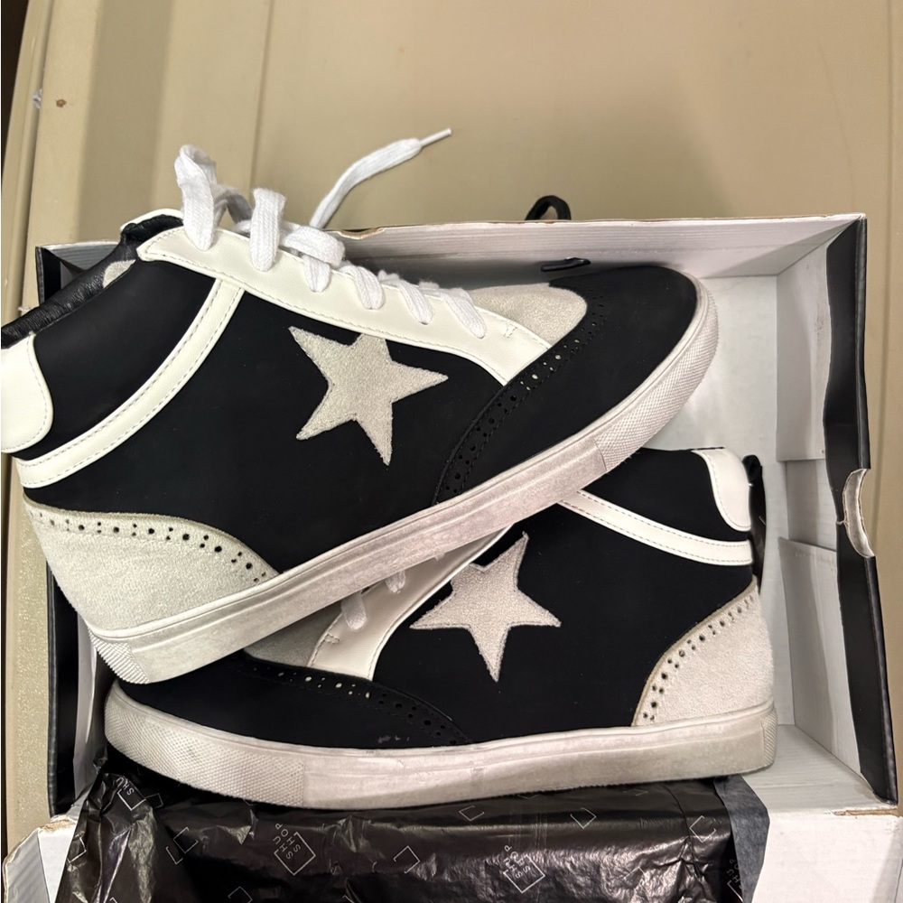 ShuShop Black and White Star Sneakers
